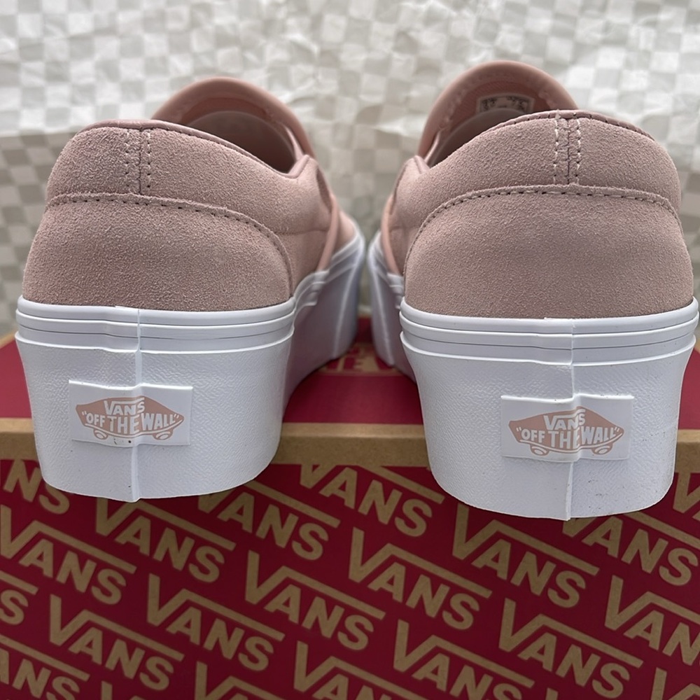 Vans WMNS Platform Sneakers Classic Slip-On Stackform
Mono Embroidery Rose Smoke - Picture 13 of 16